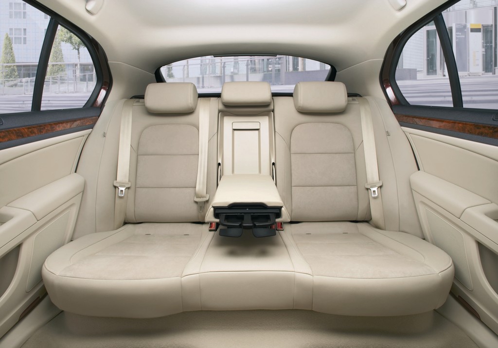 Spacious & Luxurious Skoda Superb